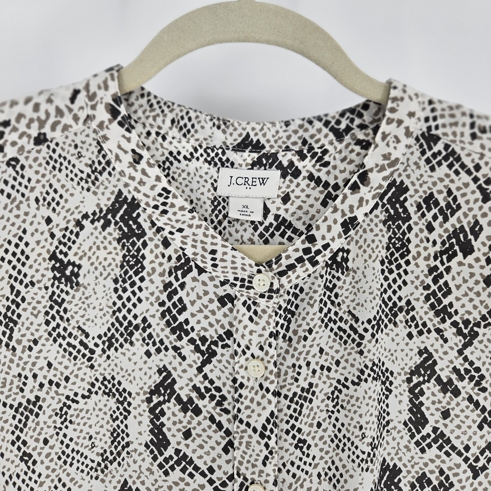 J. Crew Button Down Blouse Womens XL Gray Snakeskin Print Band Collar Office - Picture 2 of 7